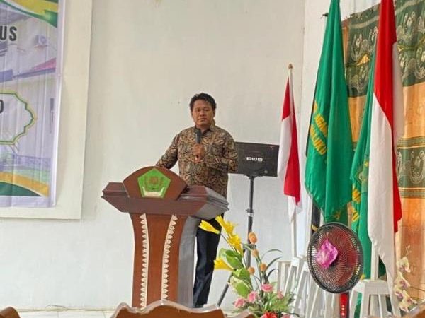 BUKA PKKMB 2026, STAI BABUSSALAM SULA TEKEN MoU DENGAN BAZNAS DAN SALURKAN BEASISWA UNTUK 10 MAHASISWA