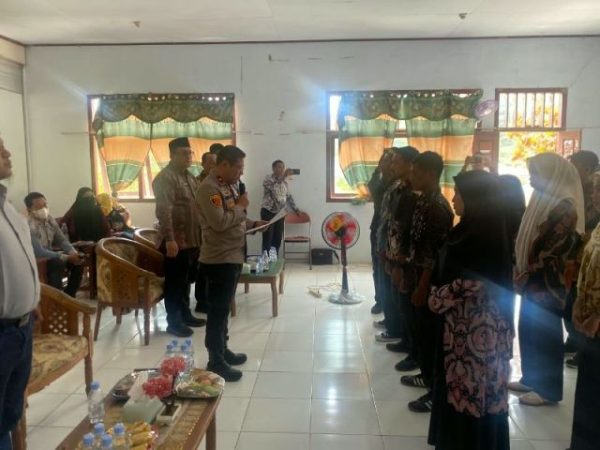 Brigjen Pol. Mirza Alwi, S.I.K Kukuhkan 11 Mahasiswa STAI Babussalam Sula Maluku Utara sebagai Duta Anti Narkoba Brigjen Pol. Mirza Alwi, S.I.K Kukuhkan 11 Mahasiswa STAI Babussalam Sula Maluku Utara sebagai Duta Anti Narkoba