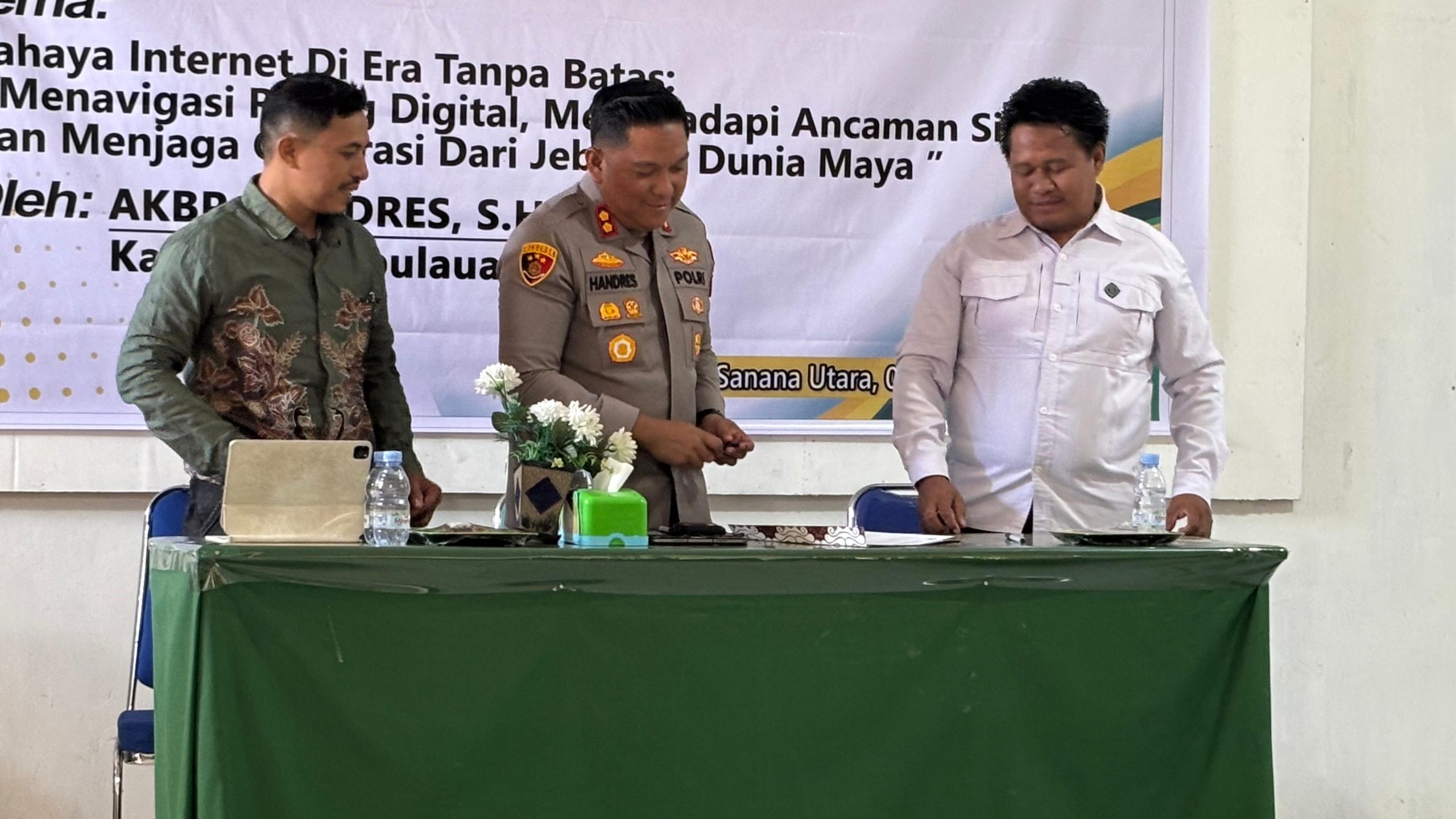 Kapolres Kepulauan Sula Berikan Kuliah Umum tentang Bahaya Internet kepada Mahasiswa STAI Babussalam Sula Kapolres Kepulauan Sula Berikan Kuliah Umum tentang Bahaya Internet kepada Mahasiswa STAI Babussalam Sula