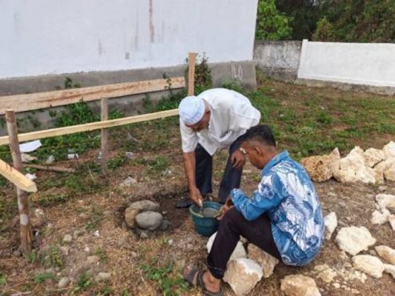 Ketua Yayasan Babussalam Sanana Letakkan Batu Pertama Pembangunan Musholla STAI Babussalam Sula Ketua Yayasan Babussalam Sanana Letakkan Batu Pertama Pembangunan Musholla STAI Babussalam Sula